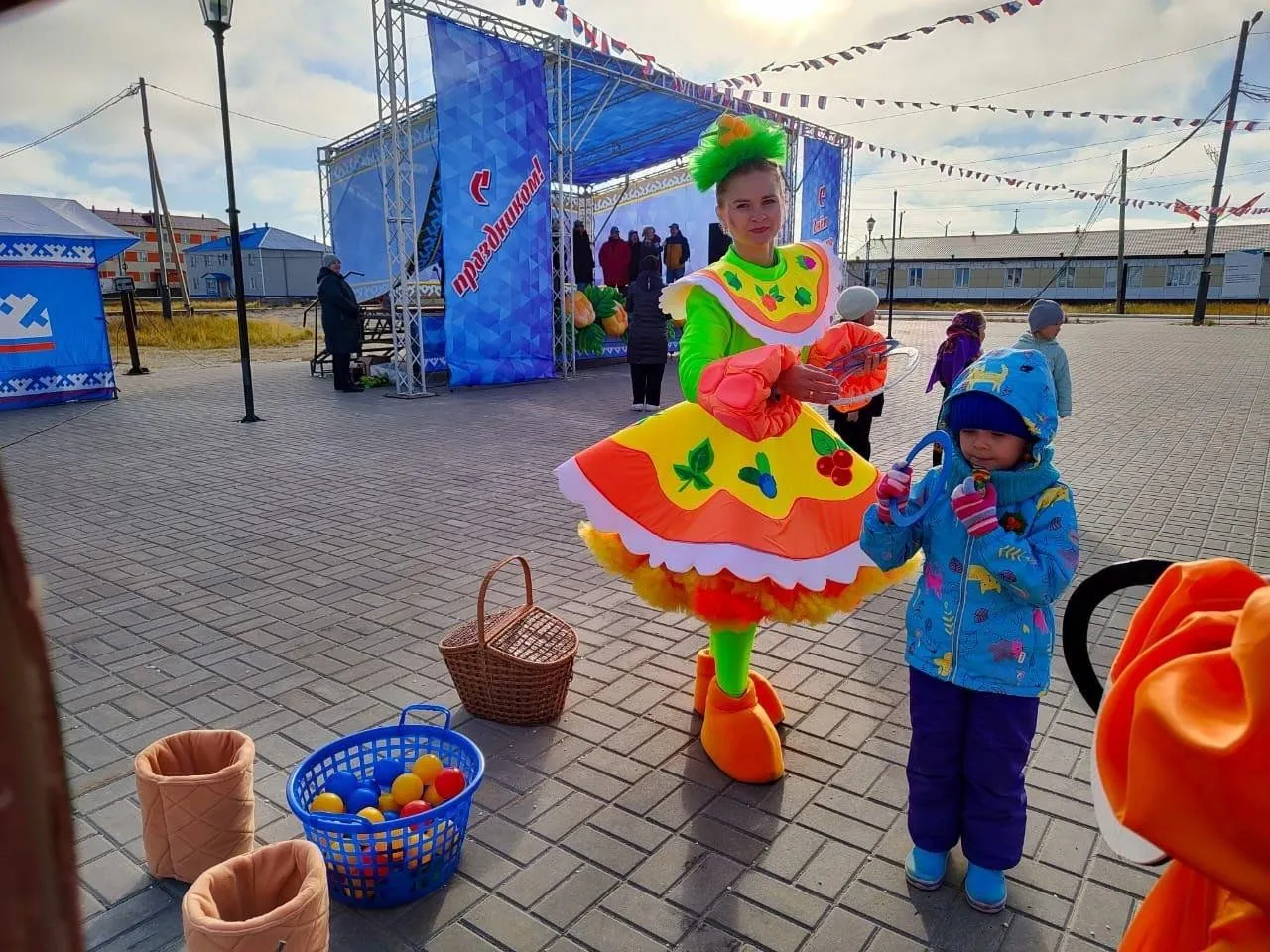 Семейная игровая программа «В гостях у ягодки», Мыскаменский дом культуры